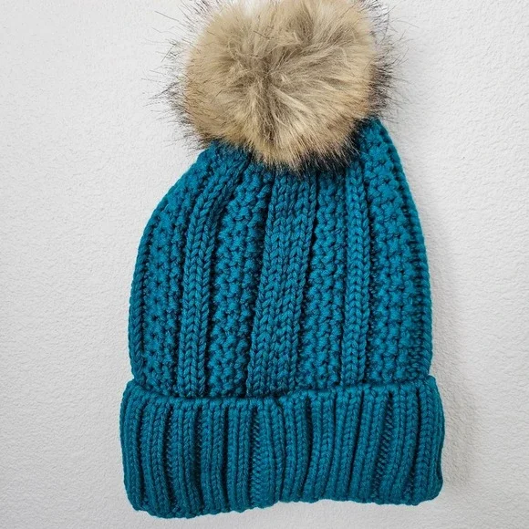 NWT!!! C.C Fleece Lined Cable Knit Faux Fuzzy Cap Cuff Beanie with Pom - Picture 3 of 4